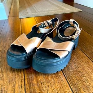 Shellys London pink metallic women’s platform sandals, size 8.5